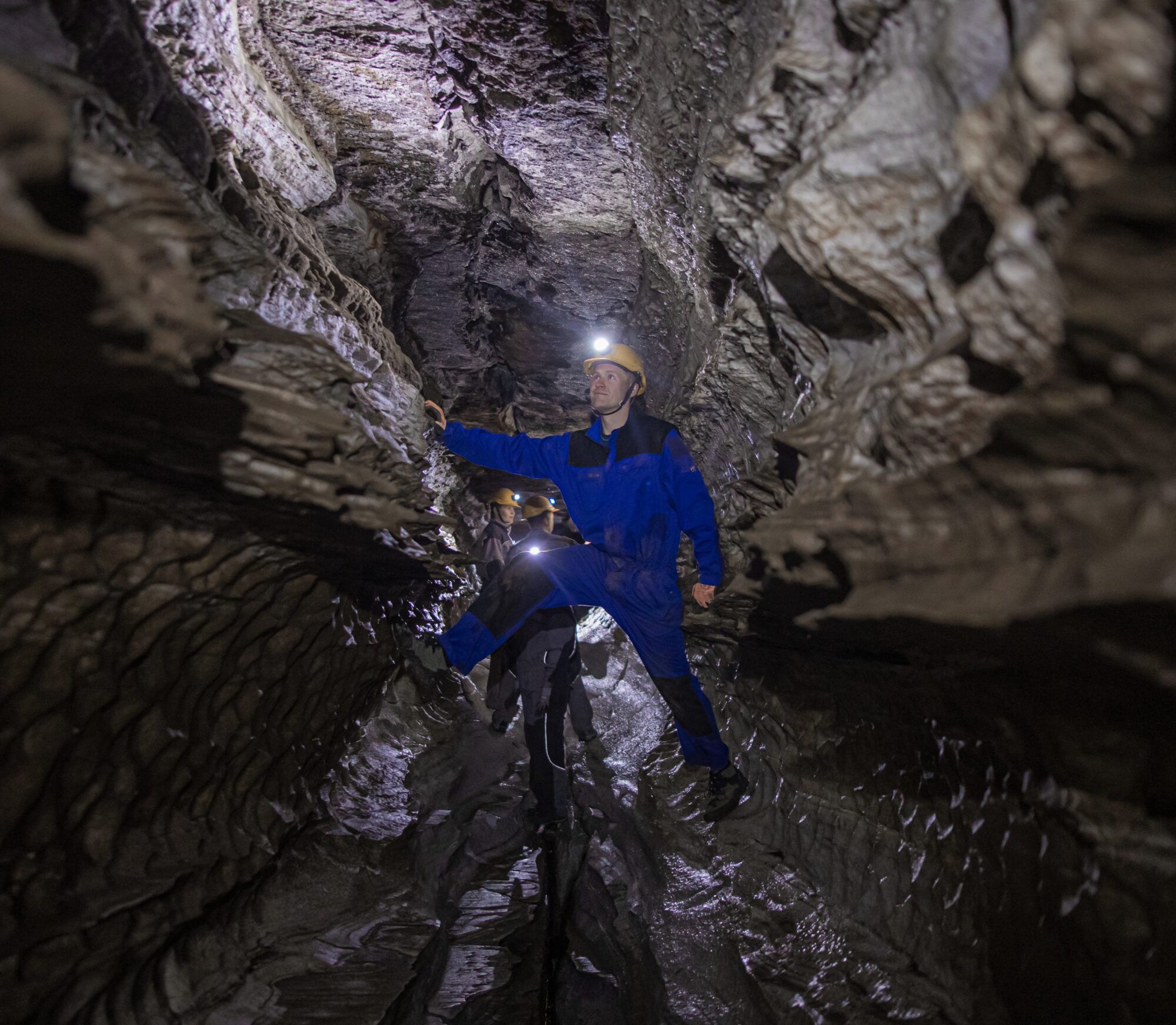 Deltakere på guidet tur i Setergrotta