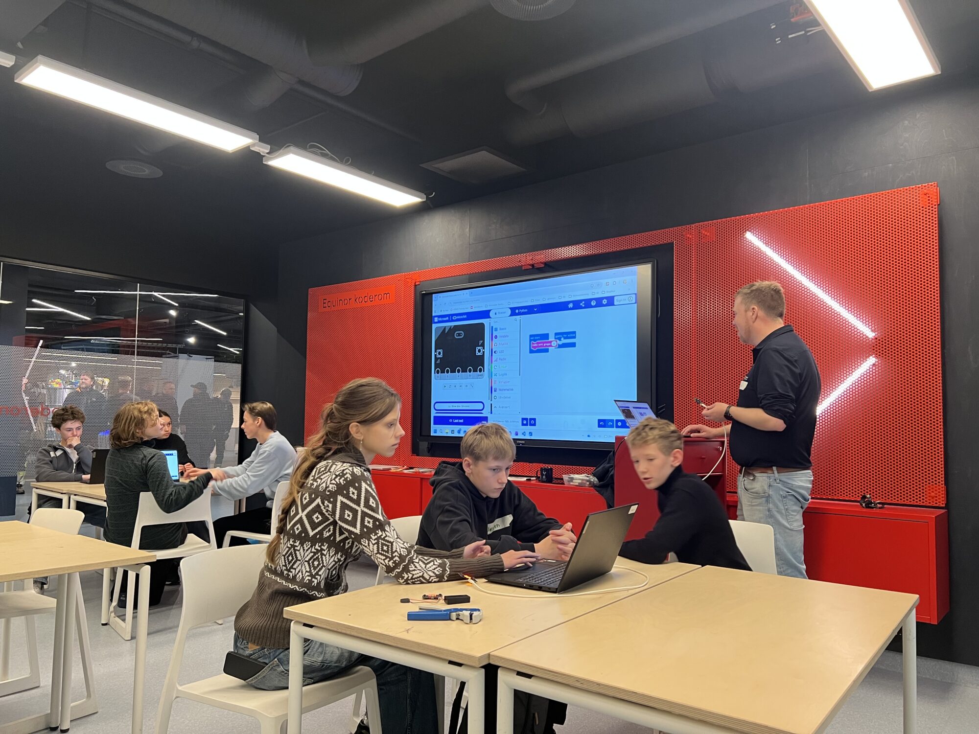 Elever under talentsentersamling ved Vitensenter Nordland