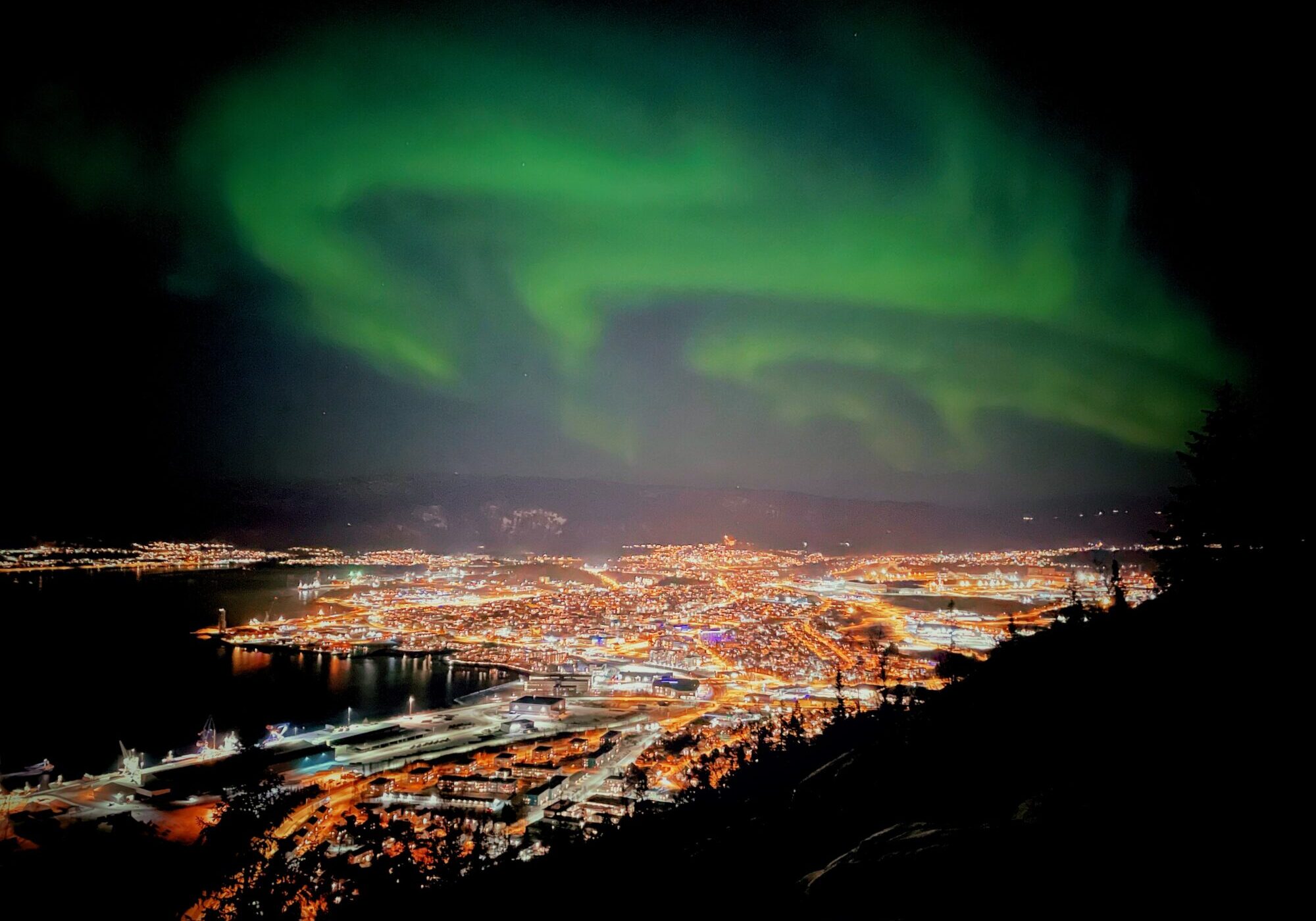 Nordlys over Mo i Rana. Foto: Georg Enga